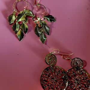 Beautiful gold tone pierced earrings. Lot of 2